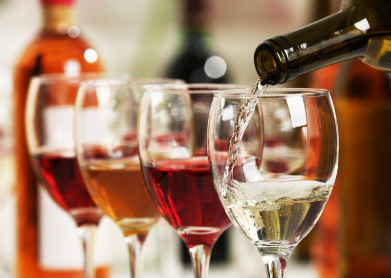 Можно ли пить вино при грудном вскармливании: все за и против