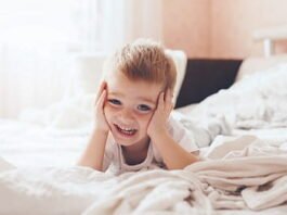 Как приучить ребенка спать в кроватке